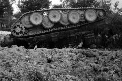 Panther_tank_upside_down_France_29_July_1944