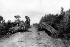 Panthers_tanks_knocked_out_in_Normandy_1944
