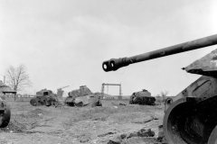 Panzer_V_Panther_boneyard__Aschaffenburg_Germany_1945
