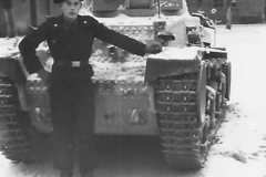 Panzer_35t_and_Panzermann_of_the_6_Panzer_Division
