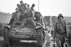 Panzer-38t-and-wehrmacht-soldiers