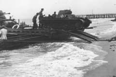 Panzer_I_of_2_Panzer_Regiment_training_for_Operation_Seelowe_Scheveningen_Holland_1940