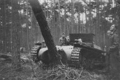 Panzer_I_ohne_Aufbau_with_box_on_top