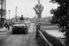 Panzer_I_on_bridge_Tours_France_1940_7_Panzer_Division