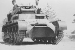 Panzer_I_tank_on_road
