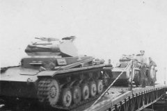Panzer_II_Russia_Pontoon_bridge