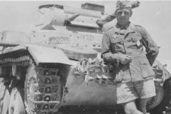 Panzer_II_ausf_B_24521_of_Deutsches_Afrikakorps
