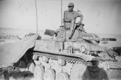 Panzer_II_light_tank_of_the_Afrika_Korps