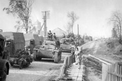 Panzer_II_of_the_12_Panzer_Division_near_Tichwin_1942