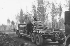 Panzer_II_on_trailer_Rovaniemi_Finnland