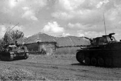 Panzer_II_tanks_in_Russia