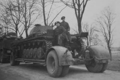 german_light_tank_Panzer_II_on_trailer