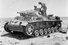 A_destroyed_Panzer_III_tank_being_inspected_near_Tel-el-Eissa_4_August_1942