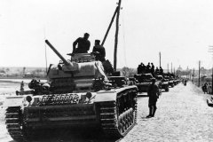 Column_of_Panzer_III_Ausf_J