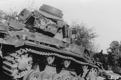 Damaged_Panzer_III_on_trailer