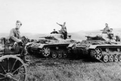 German_Panzer_3_tanks_photo_