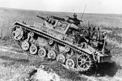 German_infantry_ride_on_a_Panzer_III