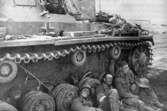 German_soldiers_resting_next_to_a_Panzer_III