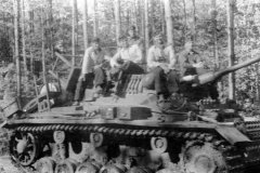 German_tank_Panzer_3_and_crew