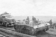 Munitionsschlepper_III_Schw.Pz_.Jg_.Abt_.653__Orel