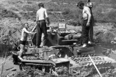 Panzer_3_tank_in_mud