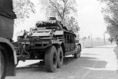 Panzer_3_tank_on_transport_trailer