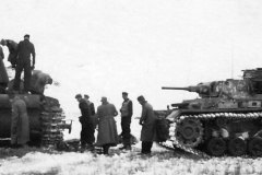Panzer_III_102_and_captured_KW-1