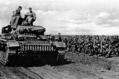 Panzer_III_Ausf_J_during_operations_on_the_Eastern_Front_in_the_summer_of_1942