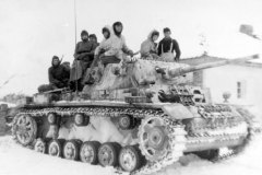 Panzer_III_Ausf_M_lang_with_provisional_winter_camouflage