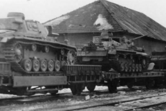 Panzer_III_Tanks_rail_transport