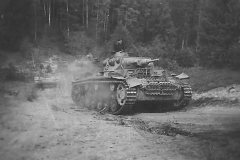 Panzer_III_and_IV_Olianowo_Russia_1942