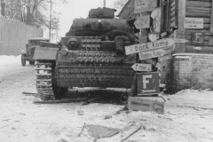 Panzer_III_and_german_road_signs