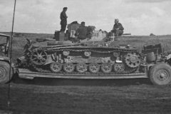 Panzer_III_ausf_G_on_trailer