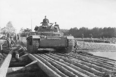 Panzer_III_ausf_H_on_bridge