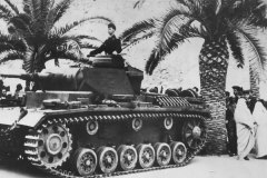 Panzer_III_in_Tripolis_DAK_Afrika_Korps