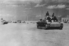 Panzer_III_in_north_afrika_DAK