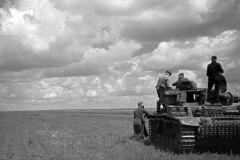 Panzer_III_in_the_Russian_Steppe