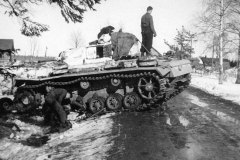 Panzer_III_maintenance_