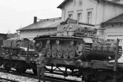 Panzer_III_of_Pz.Rgt_.2_on_rail_car