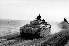 Panzer_III_of_the_Afrika_Korps_April_1941