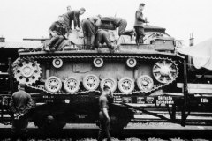 Panzer_III_on_railroad_car