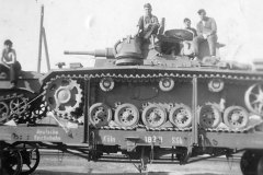 Panzer_III_on_railroad_flat_car_Ostfront