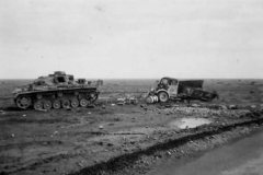 Panzer_III_tank_Western_Desert_1942