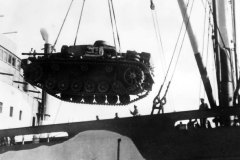Panzer_III_tank_being_loaded_into_a_ship_DAK