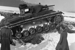 Panzer_III_tank_during_field_trials_2