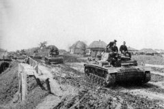 Panzer_III_tanks_2