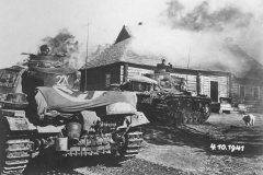 Panzer_III_tanks_during_battle_october_4_1941_Russia