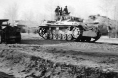 Panzer_III_with_winter_camo_Eastern_Front