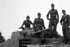 Panzerbeobachtungswagen_III_2701_with_schurzen