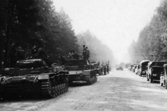 Panzerkampfwagen_III_tanks_photo